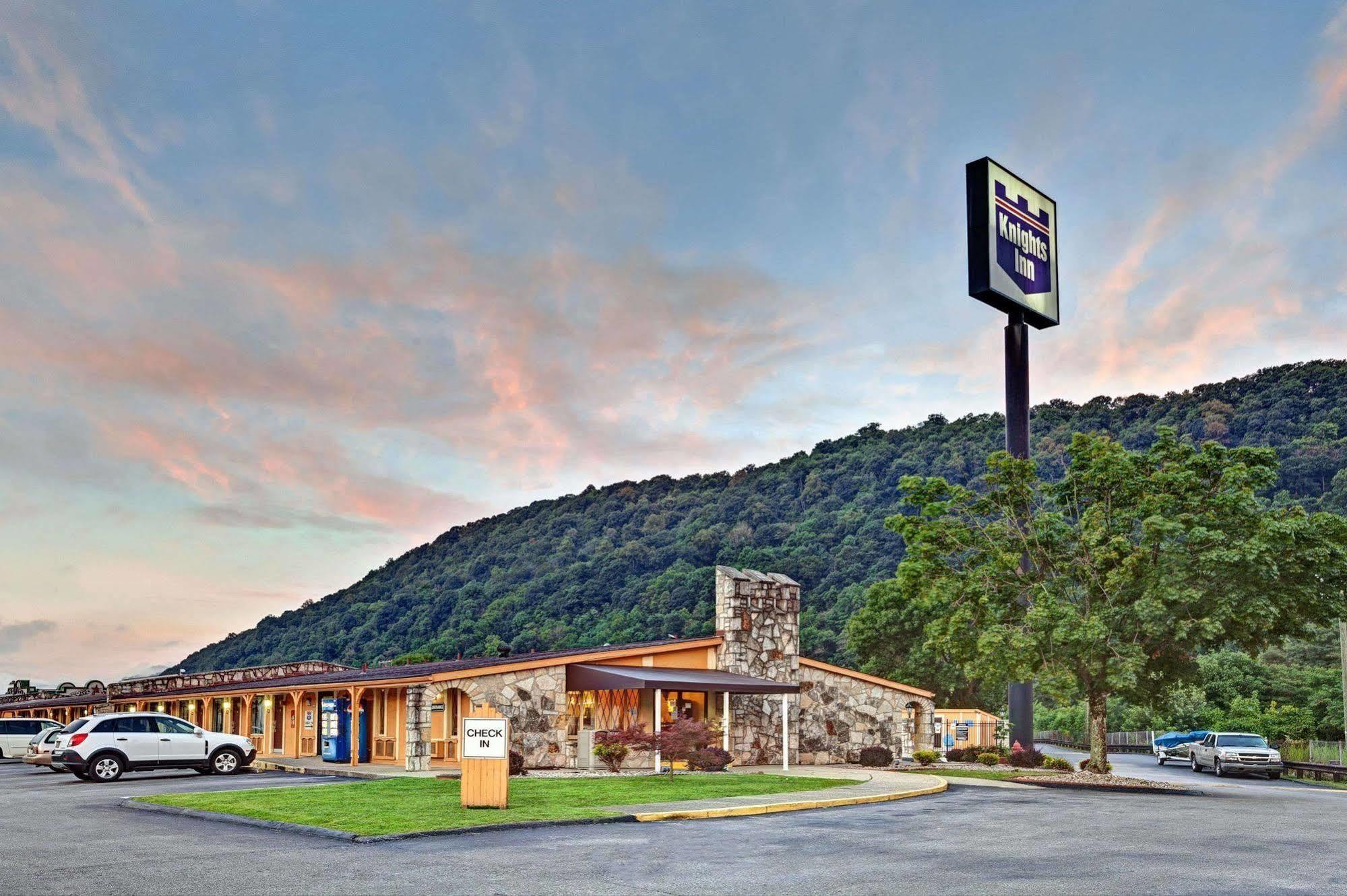 Knights Inn Charleston West Virginia Экстерьер фото